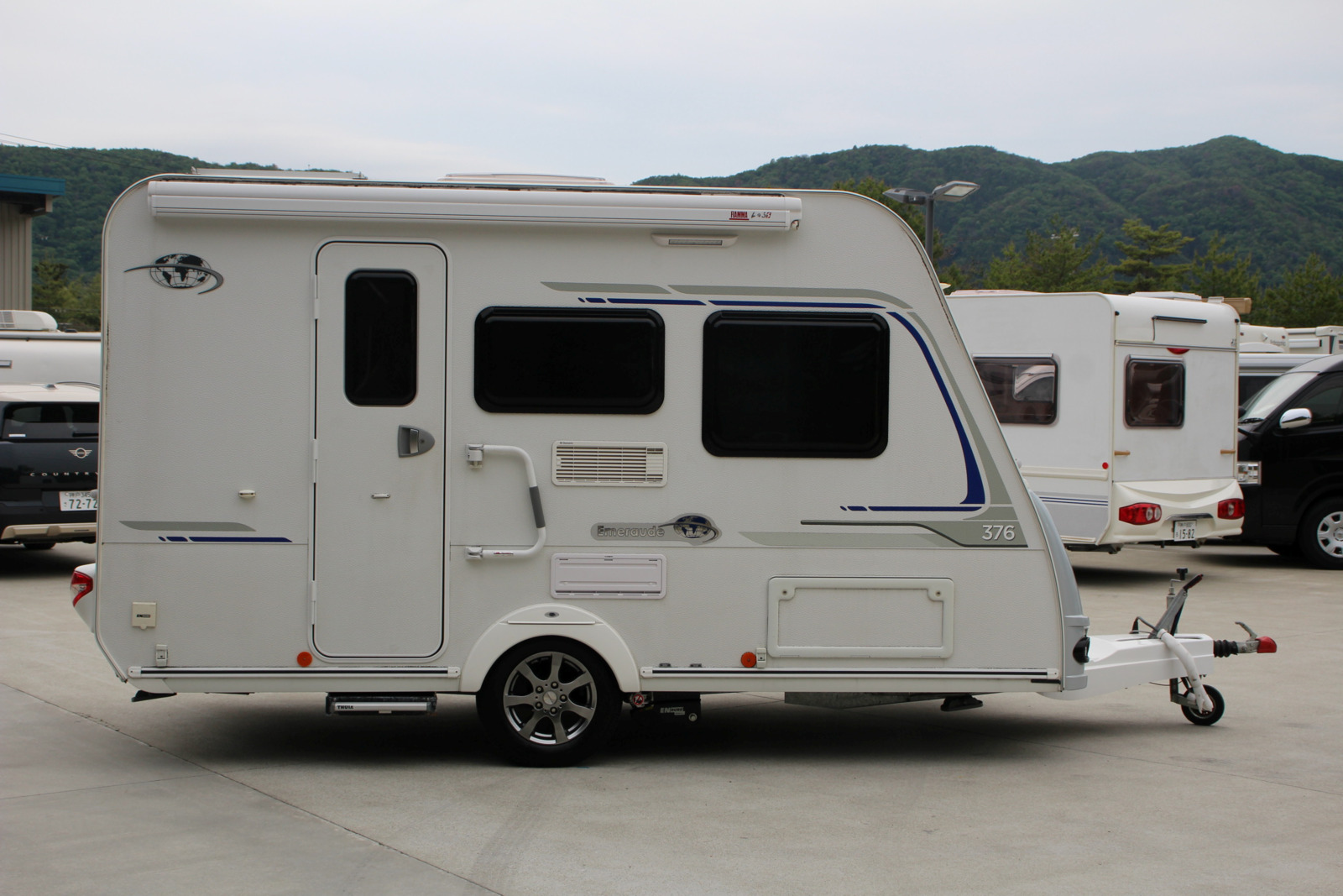 キャンピングカー トレーラー ﾄﾘｶﾞﾉ ｴﾒﾛｰﾄﾞ376Vｴﾃﾞｨｼｮﾝﾌﾟﾚﾐｱﾑ