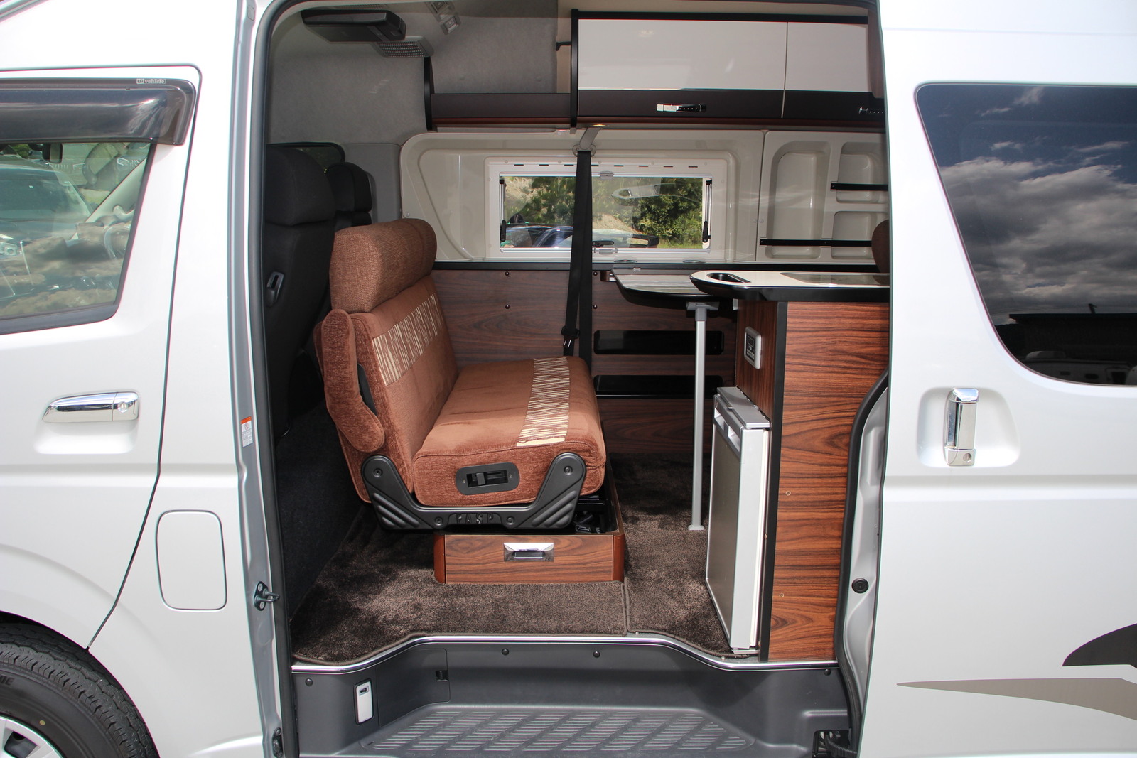 キャンピングカー バンコン ﾊｲｴｰｽ ﾃﾞﾙﾀﾘﾝｸ ﾀﾞｰｳｨﾝQ3 4WD