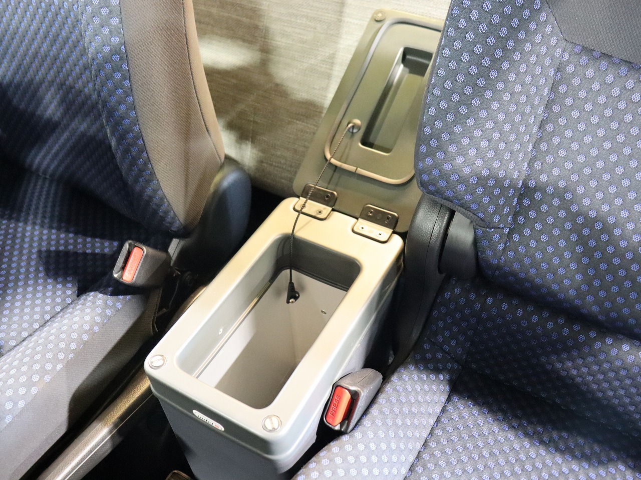 キャンピングカー バンコン NV200ﾊﾞﾈｯﾄ ｱﾈｯｸｽ ﾌｧﾐﾘｰﾜｺﾞﾝ FF
