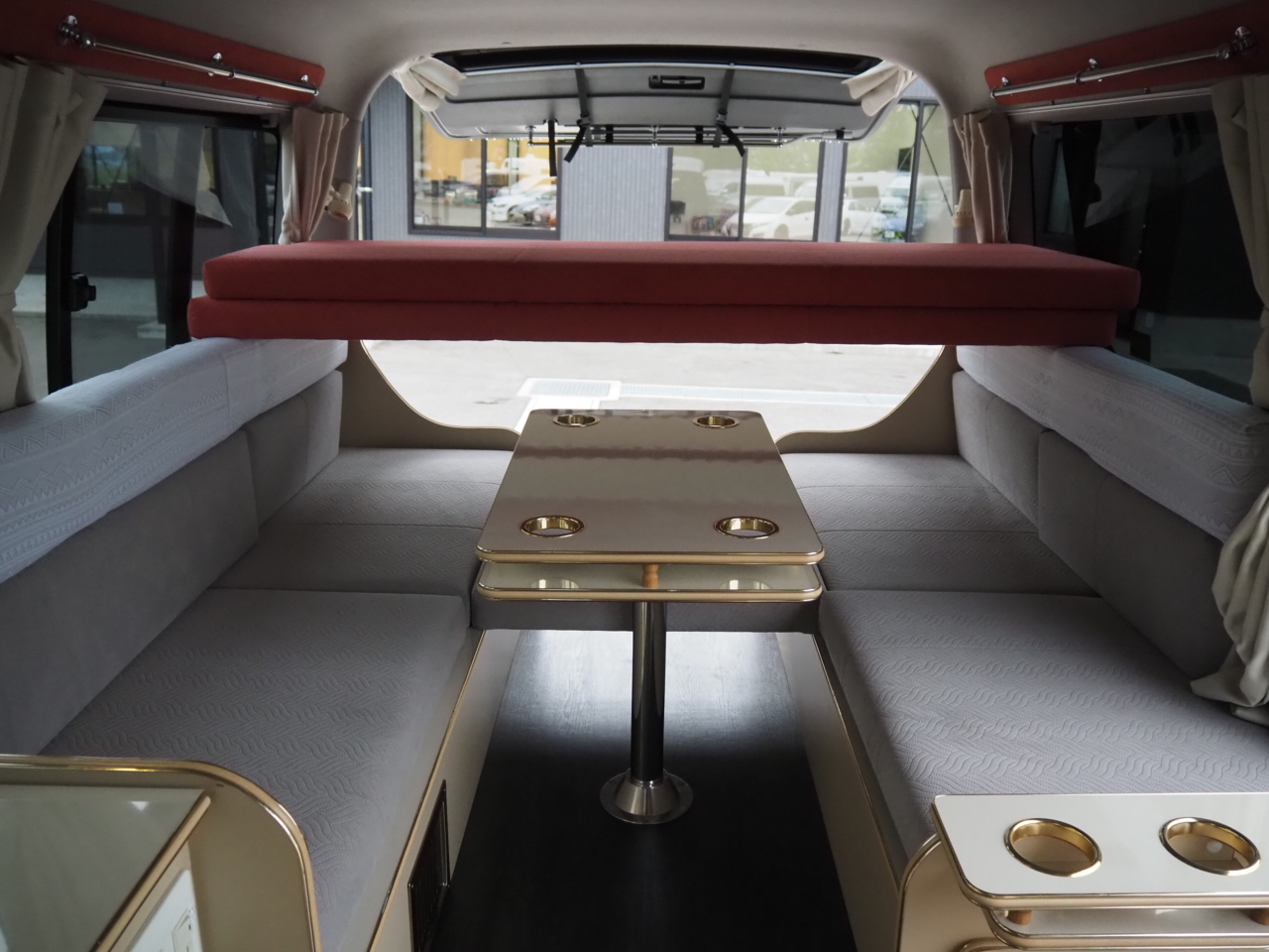 キャンピングカー バンコン ﾊｲｴｰｽ かｰいんてりあ高橋 ﾘﾗｯｸｽﾜｺﾞﾝ