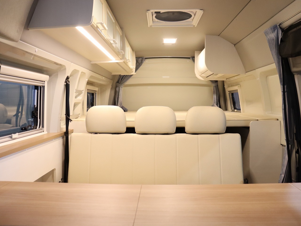 キャンピングカー バンコン ﾊｲｴｰｽRVﾗﾝﾄﾞ製ｵﾘｼﾞﾅﾙ仕様 家庭用AC4WD