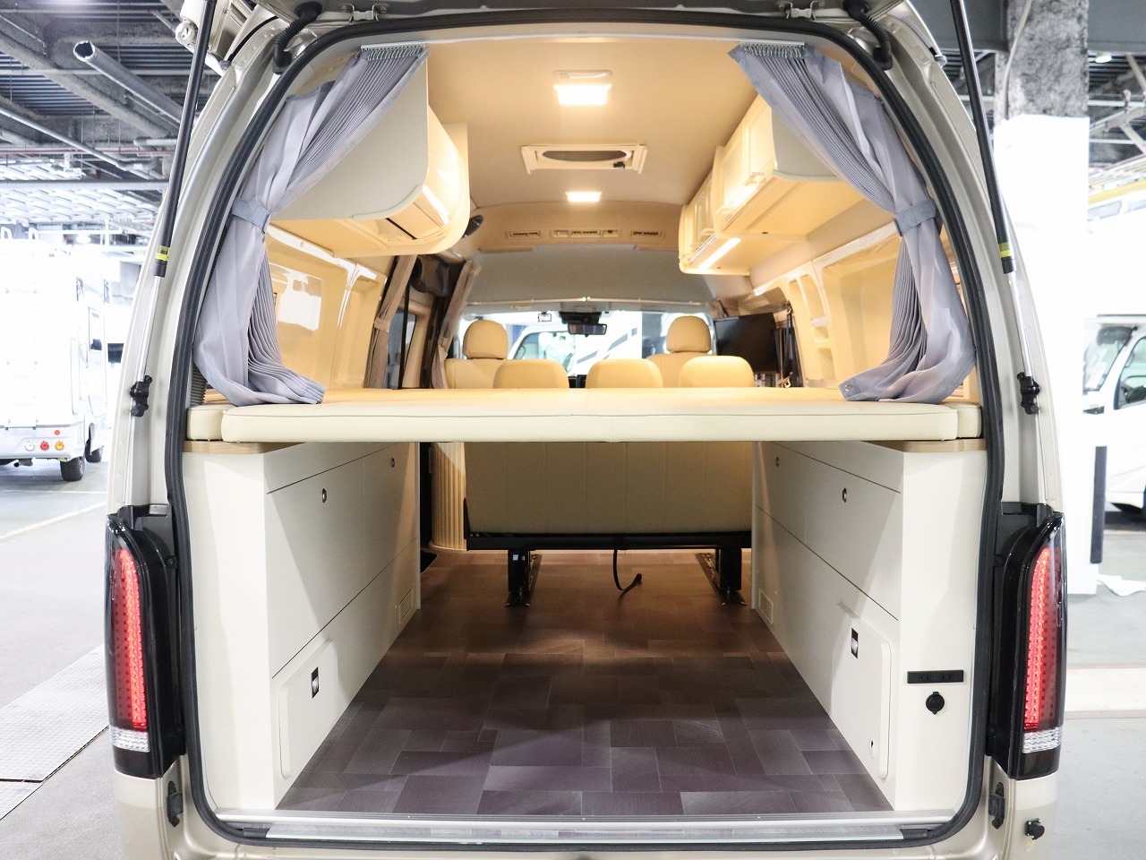 キャンピングカー バンコン ﾊｲｴｰｽRVﾗﾝﾄﾞ製ｵﾘｼﾞﾅﾙ仕様 家庭用AC4WD