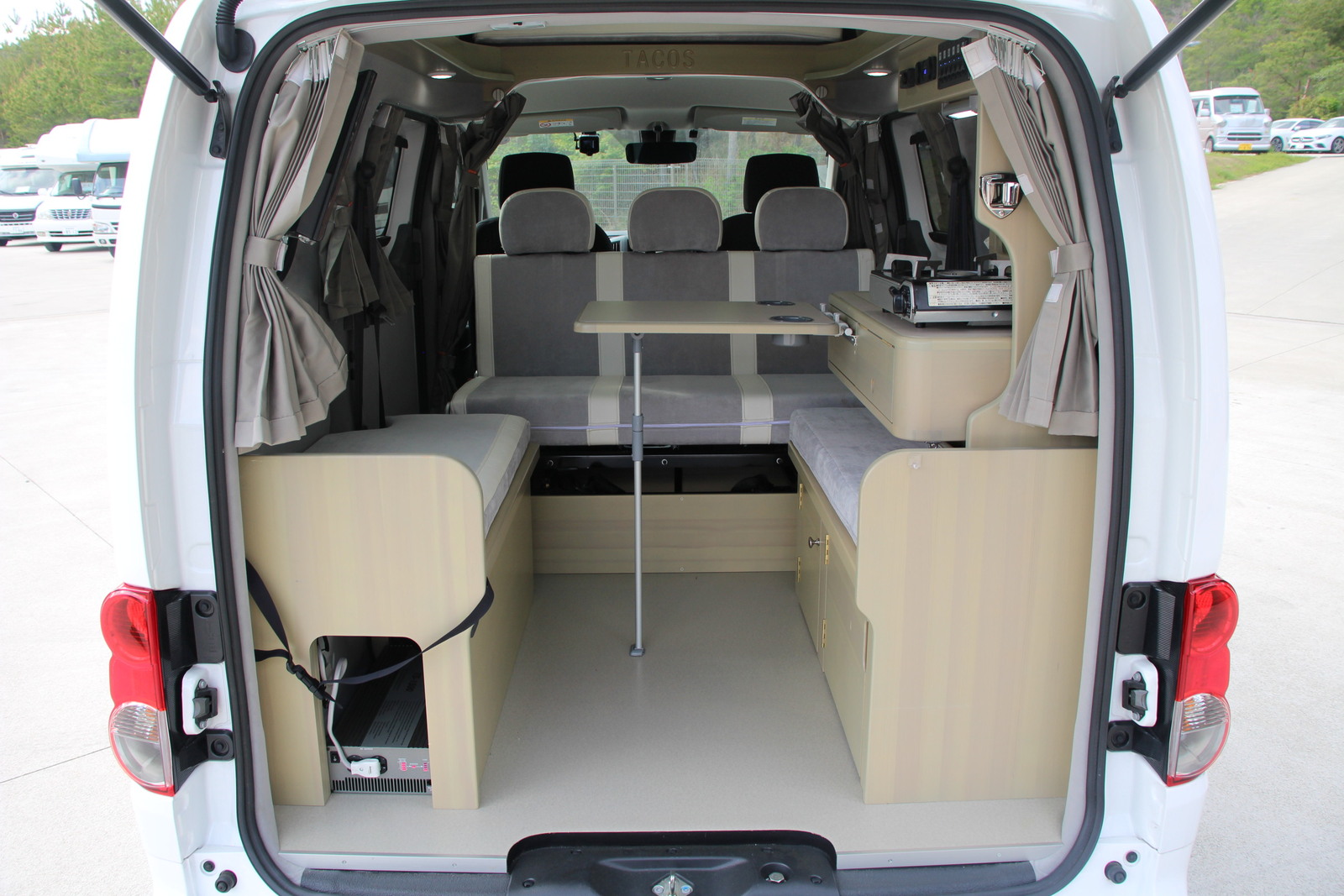キャンピングカー バンコン NV200ﾊﾞﾈｯﾄ ﾀｺｽ NVｼﾞｬｯｸ　FFﾋｰﾀｰ