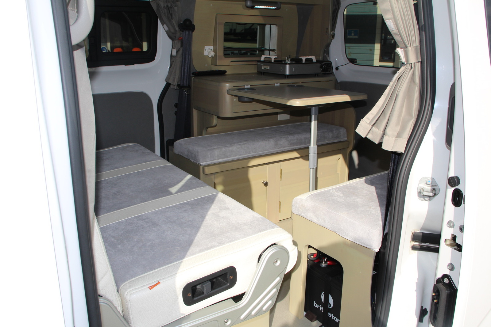 キャンピングカー バンコン NV200ﾊﾞﾈｯﾄ ﾀｺｽ NVｼﾞｬｯｸ　FFﾋｰﾀｰ