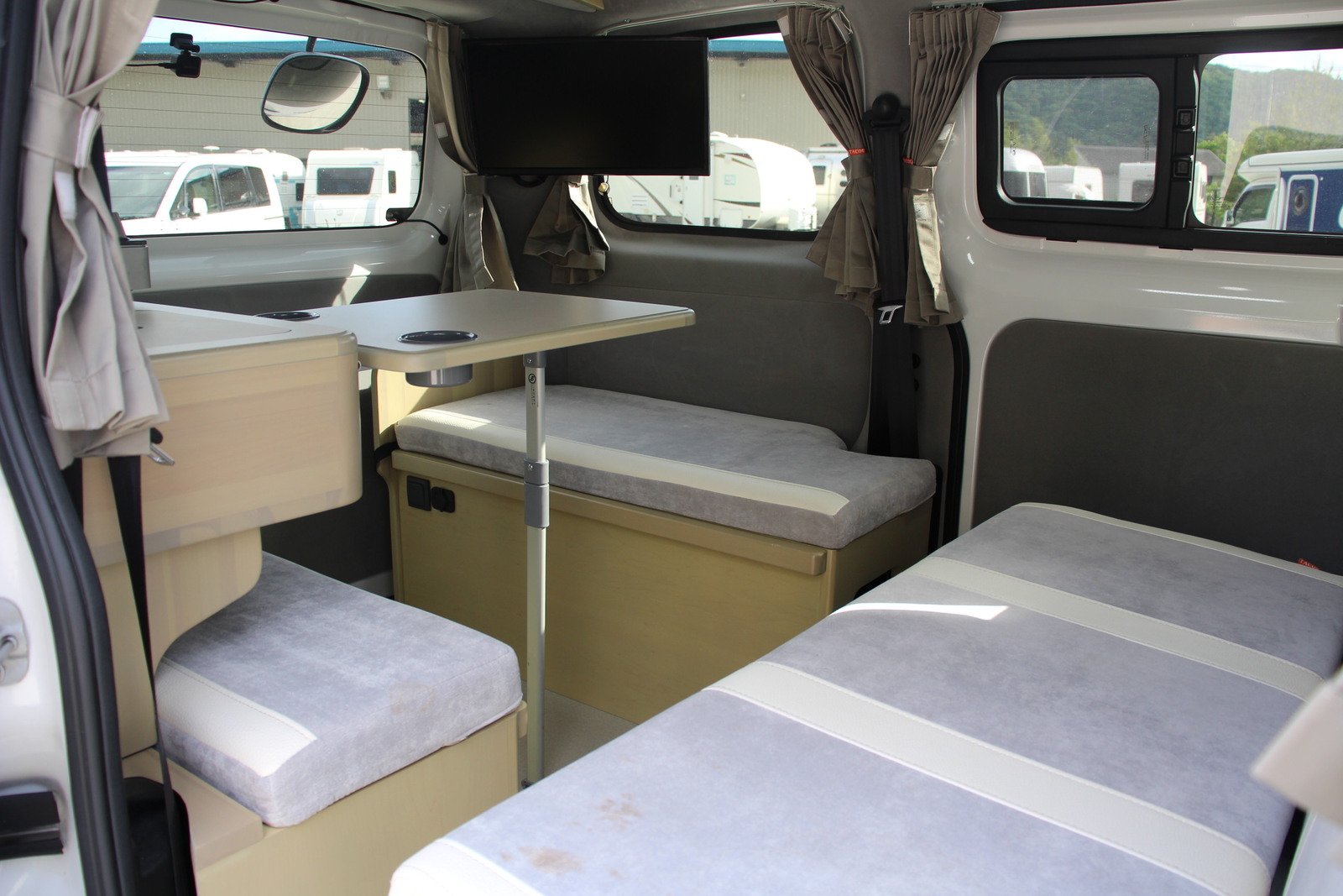 キャンピングカー バンコン NV200ﾊﾞﾈｯﾄ ﾀｺｽ NVｼﾞｬｯｸ　FFﾋｰﾀｰ