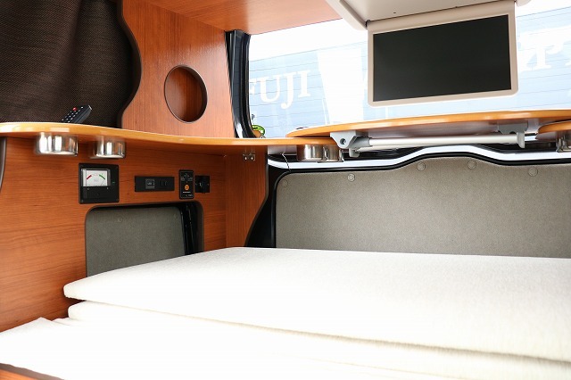 キャンピングカー 軽キャンパー ｴﾌﾞﾘｲ ﾛｰﾀｽRV EKｸﾙｰｽﾞ　4WD