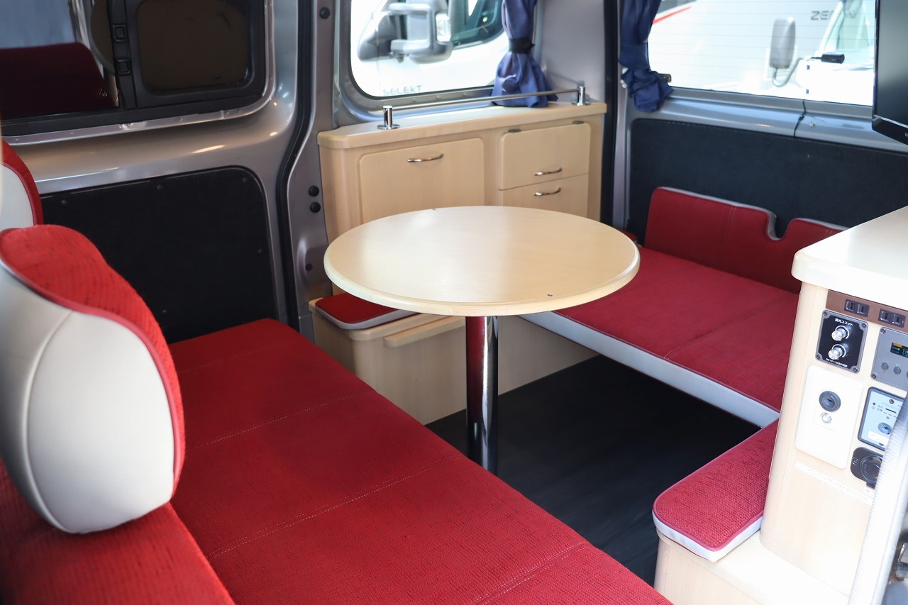 キャンピングカー バンコン NV200ﾊﾞﾈｯﾄ ﾋﾟｰｽﾞｸﾗﾌﾄ製