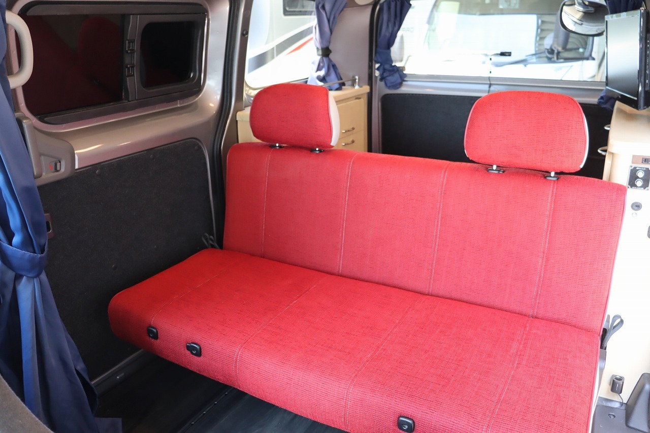 キャンピングカー バンコン NV200ﾊﾞﾈｯﾄ ﾋﾟｰｽﾞｸﾗﾌﾄ製