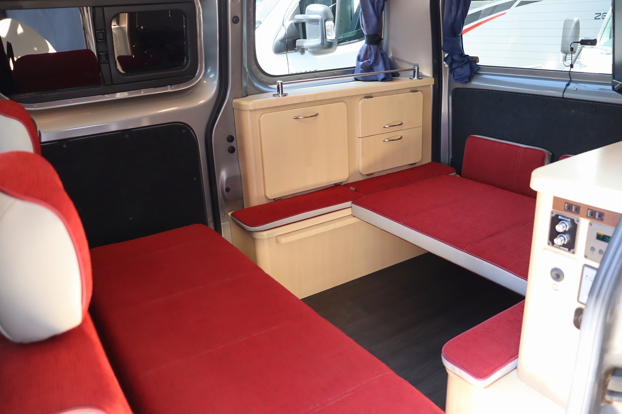 キャンピングカー バンコン NV200ﾊﾞﾈｯﾄ ﾋﾟｰｽﾞｸﾗﾌﾄ製