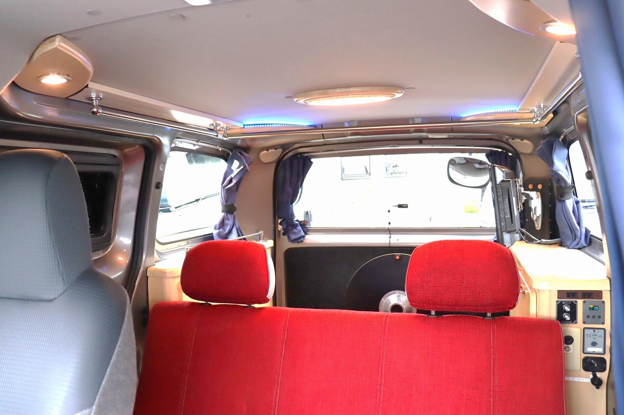 キャンピングカー バンコン NV200ﾊﾞﾈｯﾄ ﾋﾟｰｽﾞｸﾗﾌﾄ製