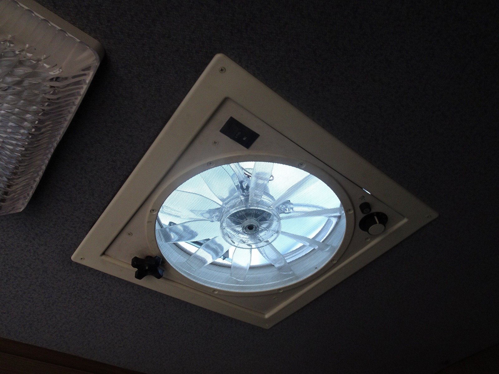 キャンピングカー バンコン ﾊｲｴｰｽ ｱｸﾃｨﾌﾞ ﾃﾛｽⅡ 4WDDT