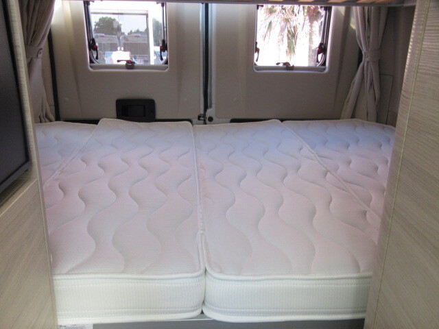 キャンピングカー バンコン ﾛｰﾗｰﾁｰﾑ ﾘﾋﾞﾝｸﾞｽﾄｰﾝ5 DCｸｰﾗｰ標準装備