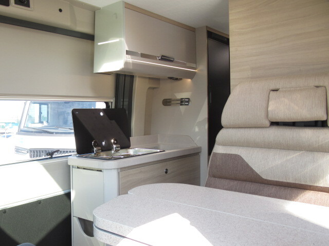 キャンピングカー バンコン ﾛｰﾗｰﾁｰﾑ ﾘﾋﾞﾝｸﾞｽﾄｰﾝ5 DCｸｰﾗｰ標準装備