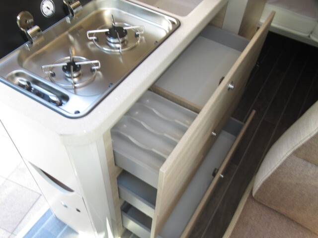 キャンピングカー バンコン ﾛｰﾗｰﾁｰﾑ ﾘﾋﾞﾝｸﾞｽﾄｰﾝ5 DCｸｰﾗｰ標準装備