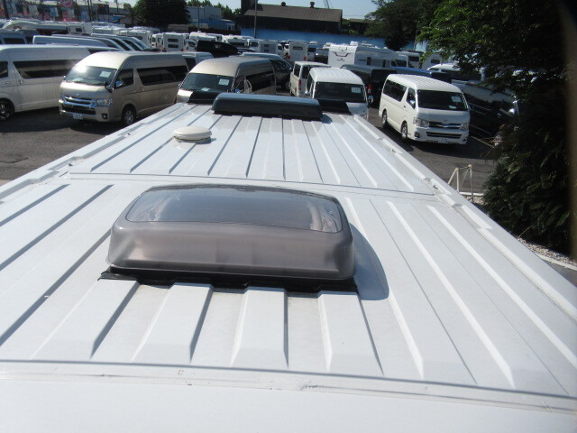 キャンピングカー バンコン ﾛｰﾗｰﾁｰﾑ ﾘﾋﾞﾝｸﾞｽﾄｰﾝ5 DCｸｰﾗｰ標準装備