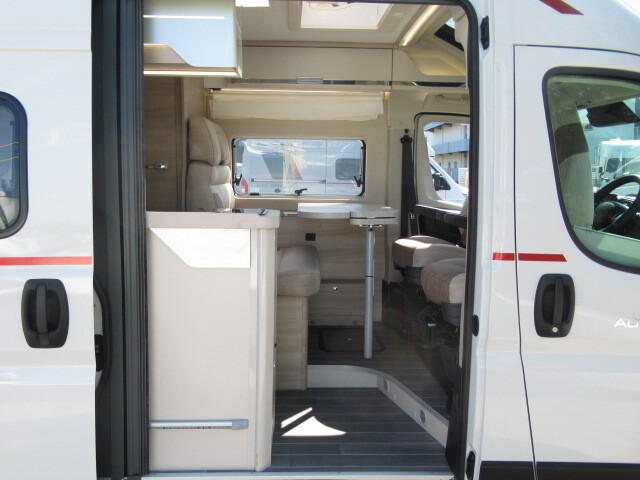 キャンピングカー バンコン ﾛｰﾗｰﾁｰﾑ ﾘﾋﾞﾝｸﾞｽﾄｰﾝ5 DCｸｰﾗｰ標準装備