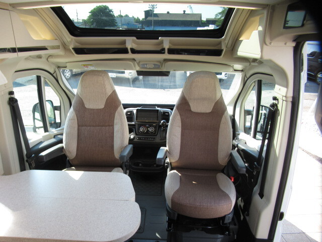 キャンピングカー バンコン ﾛｰﾗｰﾁｰﾑ ﾘﾋﾞﾝｸﾞｽﾄｰﾝ5 DCｸｰﾗｰ標準装備