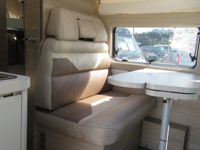 キャンピングカー バンコン ﾛｰﾗｰﾁｰﾑ ﾘﾋﾞﾝｸﾞｽﾄｰﾝ5 DCｸｰﾗｰ標準装備