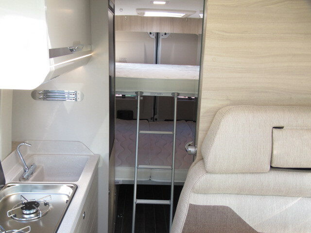 キャンピングカー バンコン ﾛｰﾗｰﾁｰﾑ ﾘﾋﾞﾝｸﾞｽﾄｰﾝ5 DCｸｰﾗｰ標準装備