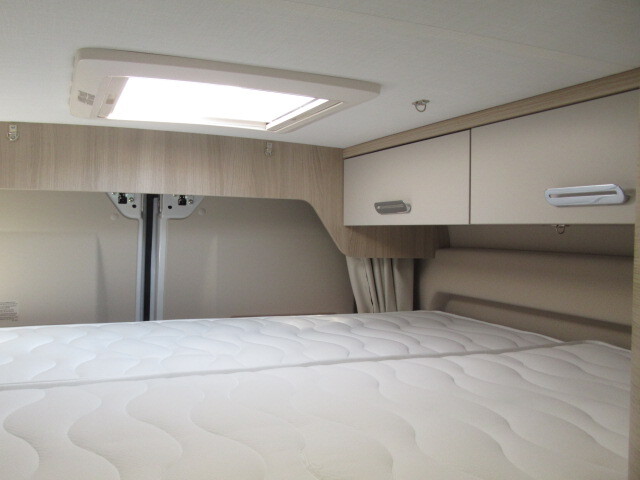 キャンピングカー バンコン ﾛｰﾗｰﾁｰﾑ ﾘﾋﾞﾝｸﾞｽﾄｰﾝ5 DCｸｰﾗｰ標準装備