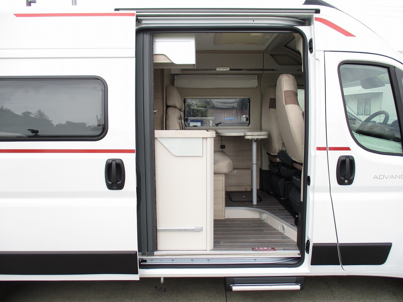 キャンピングカー バンコン ﾃﾞｭｶﾄ　ﾛｰﾗｰﾁｰﾑ　ﾘﾋﾞﾝｸﾞｽﾄｰﾝ5　新車