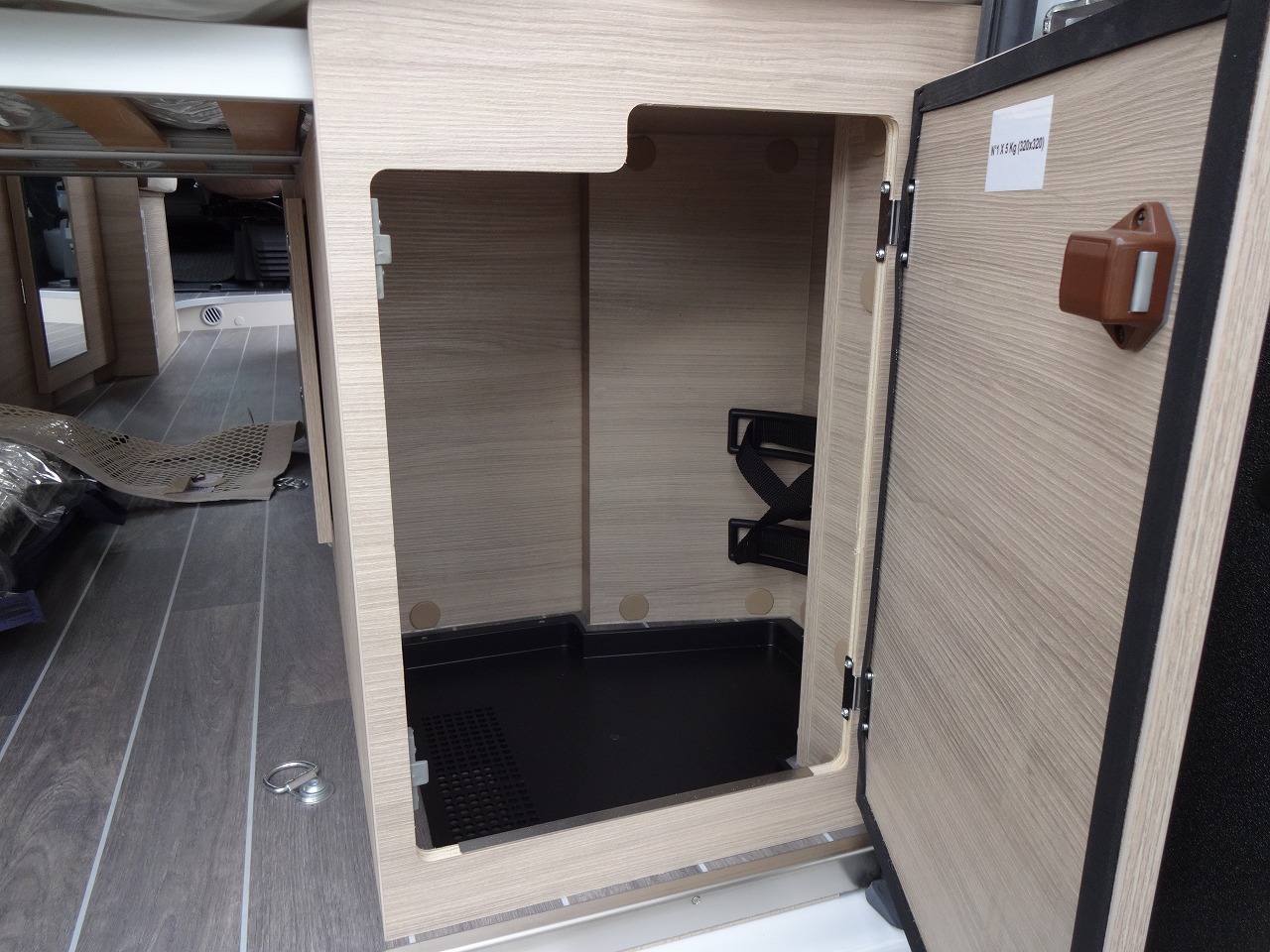 キャンピングカー バンコン ﾃﾞｭｶﾄ　ﾛｰﾗｰﾁｰﾑ　ﾘﾋﾞﾝｸﾞｽﾄｰﾝ5　新車