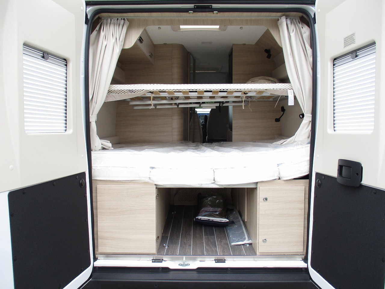 キャンピングカー バンコン ﾃﾞｭｶﾄ　ﾛｰﾗｰﾁｰﾑ　ﾘﾋﾞﾝｸﾞｽﾄｰﾝ5　新車