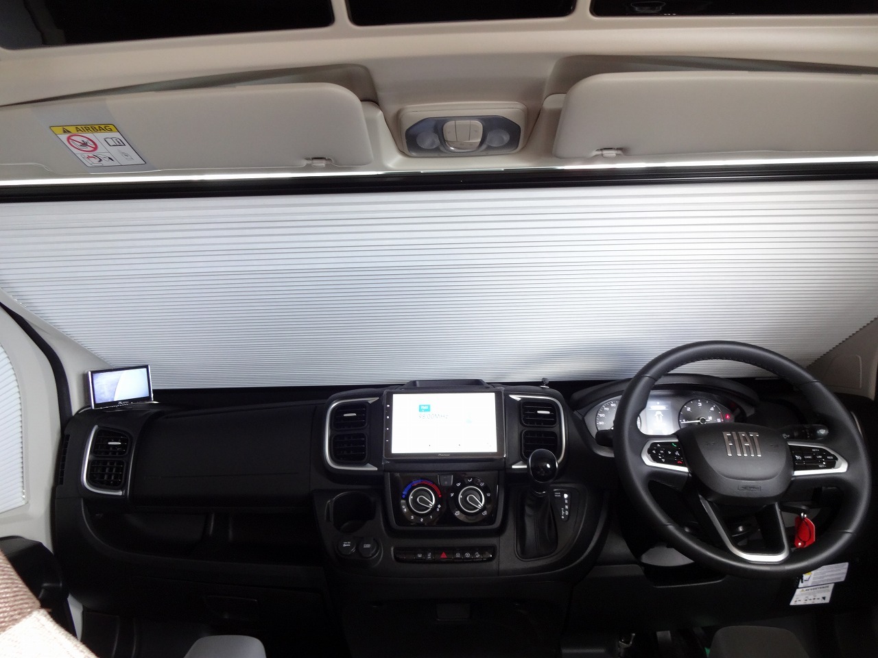 キャンピングカー バンコン ﾃﾞｭｶﾄ　ﾛｰﾗｰﾁｰﾑ　ﾘﾋﾞﾝｸﾞｽﾄｰﾝ5　新車