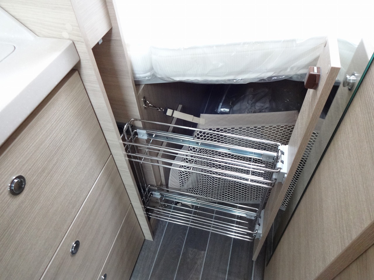 キャンピングカー バンコン ﾃﾞｭｶﾄ　ﾛｰﾗｰﾁｰﾑ　ﾘﾋﾞﾝK2　新車