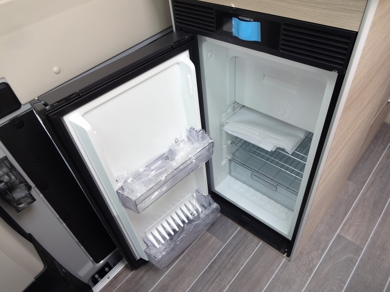 キャンピングカー バンコン ﾃﾞｭｶﾄ　ﾛｰﾗｰﾁｰﾑ　ﾘﾋﾞﾝK2　新車