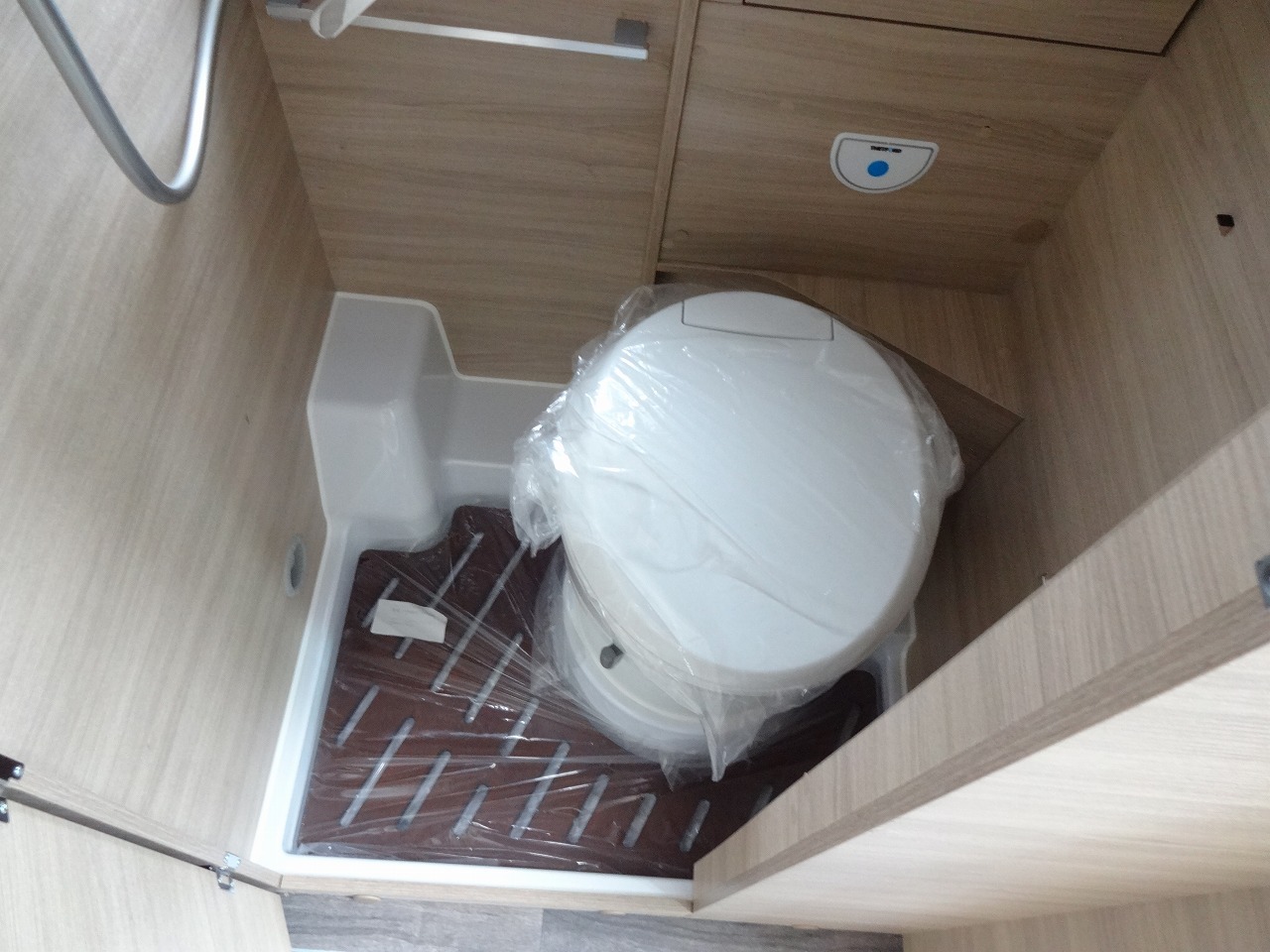 キャンピングカー バンコン ﾃﾞｭｶﾄ　ﾛｰﾗｰﾁｰﾑ　ﾘﾋﾞﾝK2　新車