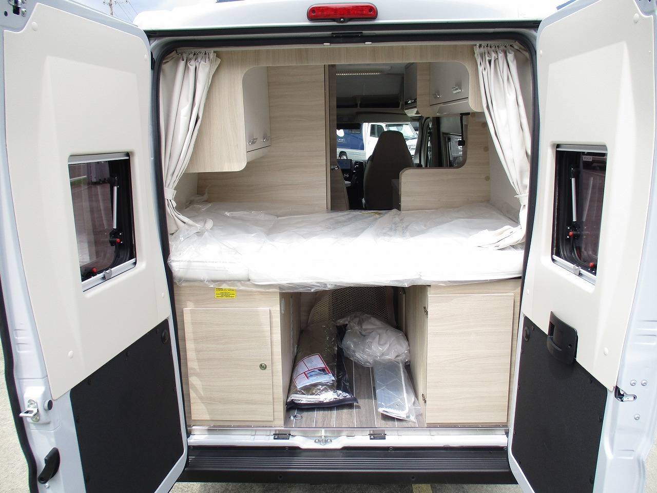 キャンピングカー バンコン ﾃﾞｭｶﾄ　ﾛｰﾗｰﾁｰﾑ　ﾘﾋﾞﾝK2　新車