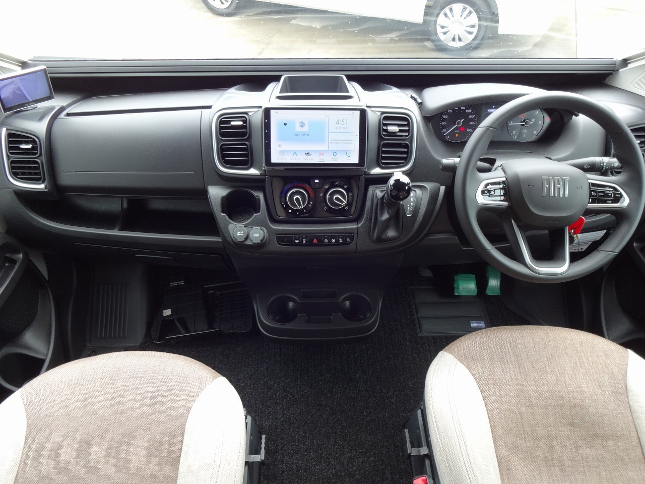 キャンピングカー バンコン ﾃﾞｭｶﾄ　ﾛｰﾗｰﾁｰﾑ　ﾘﾋﾞﾝK2　新車