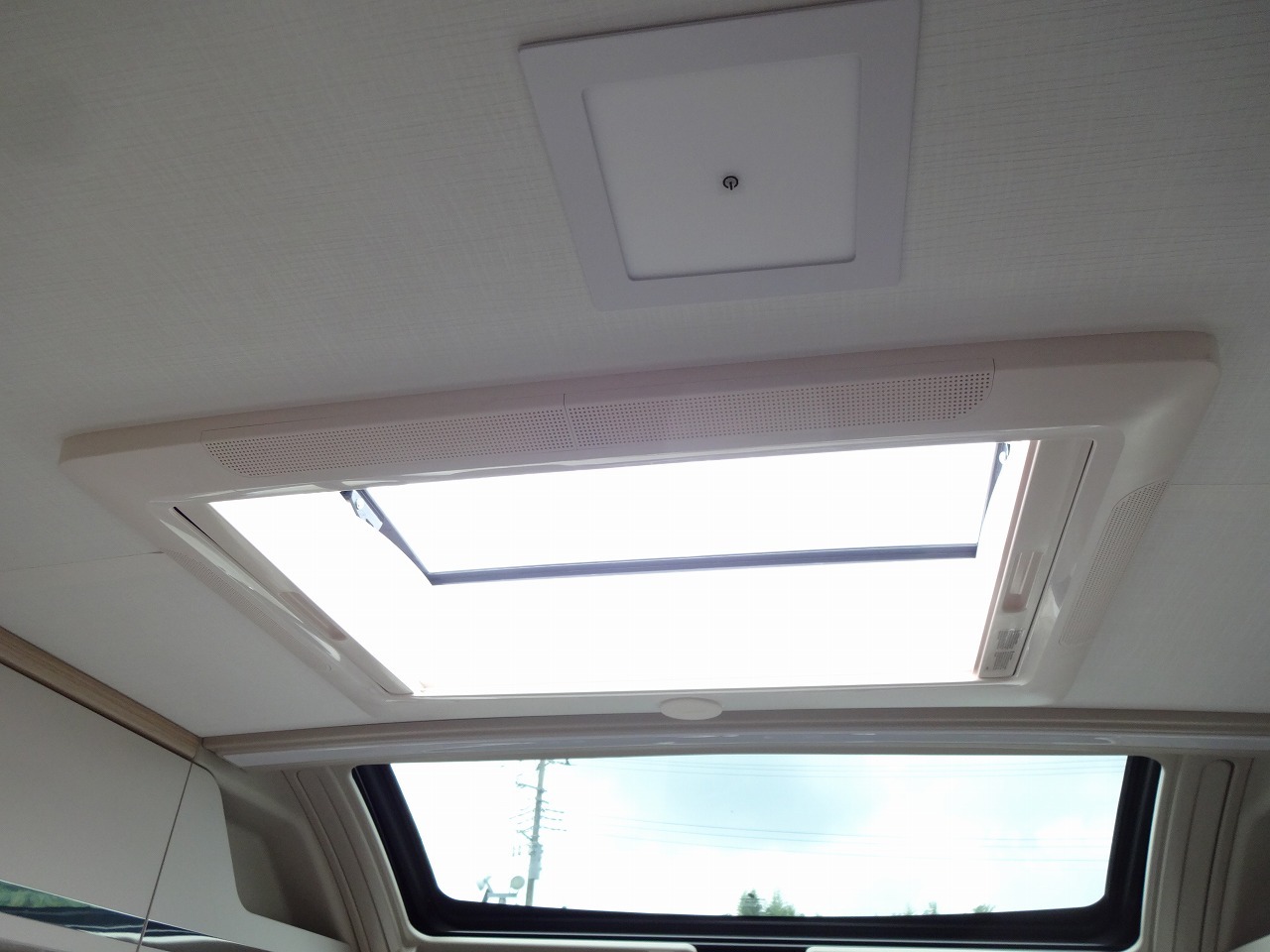 キャンピングカー バンコン ﾃﾞｭｶﾄ　ﾛｰﾗｰﾁｰﾑ　ﾘﾋﾞﾝK2　新車