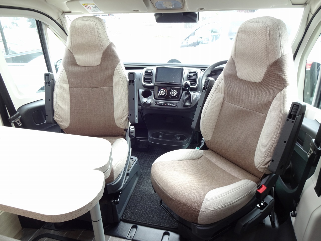 キャンピングカー バンコン ﾃﾞｭｶﾄ　ﾛｰﾗｰﾁｰﾑ　ﾘﾋﾞﾝK2　新車