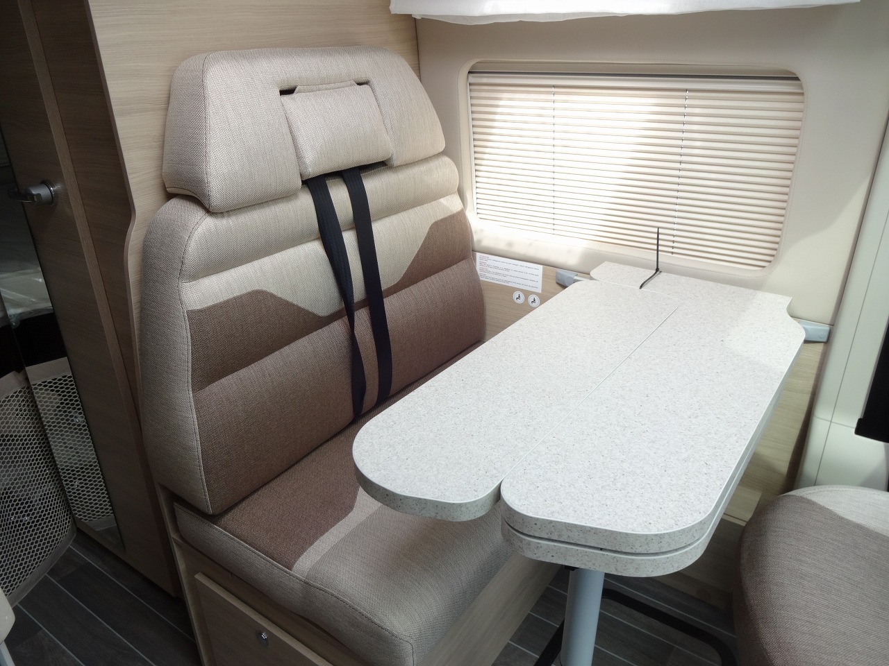 キャンピングカー バンコン ﾃﾞｭｶﾄ　ﾛｰﾗｰﾁｰﾑ　ﾘﾋﾞﾝK2　新車