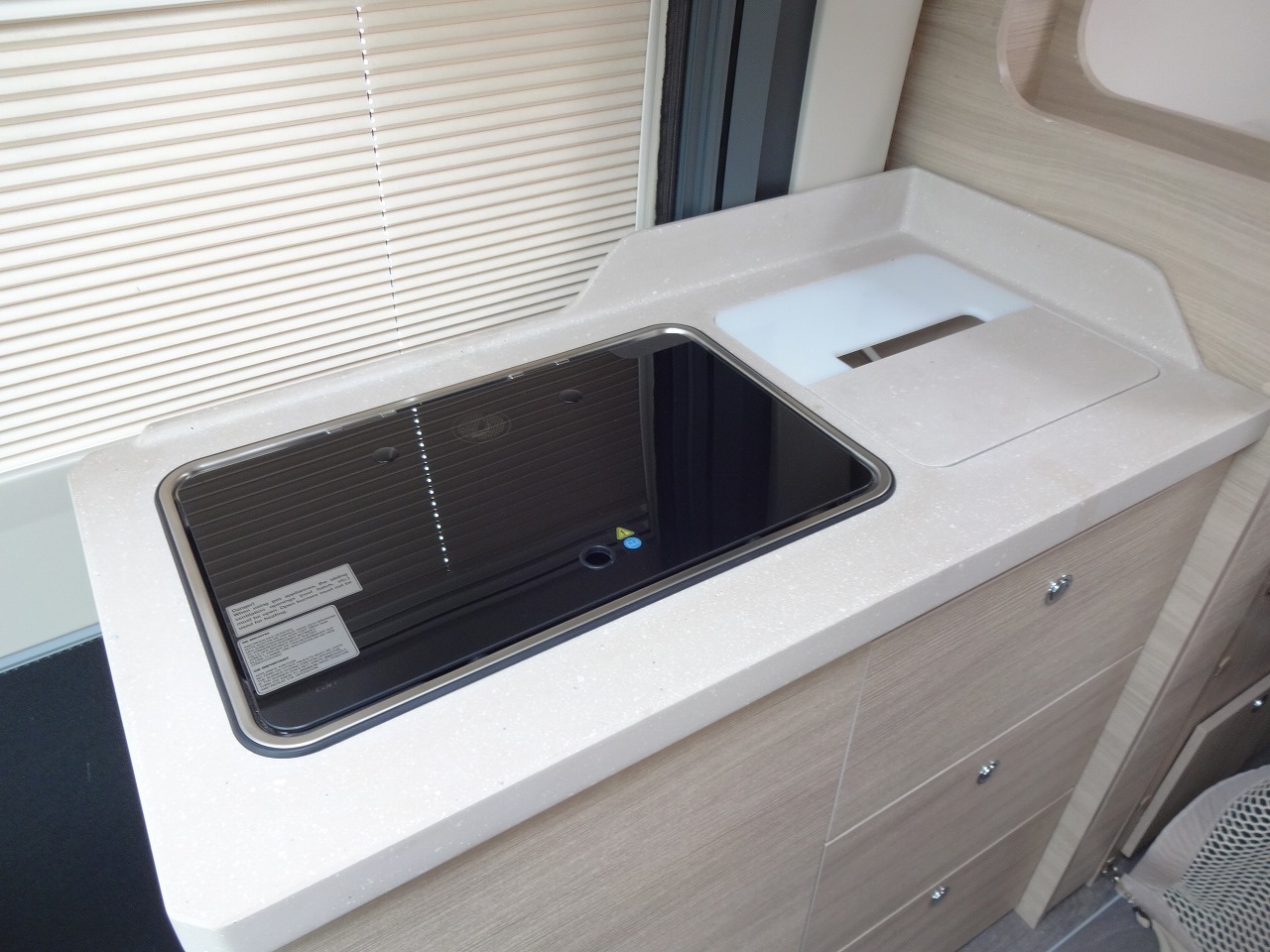 キャンピングカー バンコン ﾃﾞｭｶﾄ　ﾛｰﾗｰﾁｰﾑ　ﾘﾋﾞﾝK2　新車