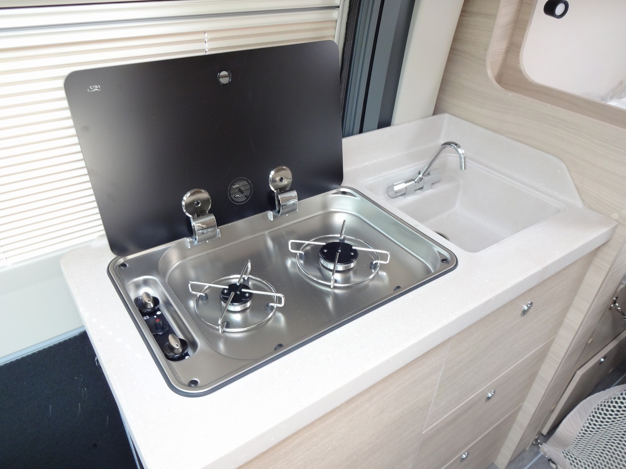 キャンピングカー バンコン ﾃﾞｭｶﾄ　ﾛｰﾗｰﾁｰﾑ　ﾘﾋﾞﾝK2　新車