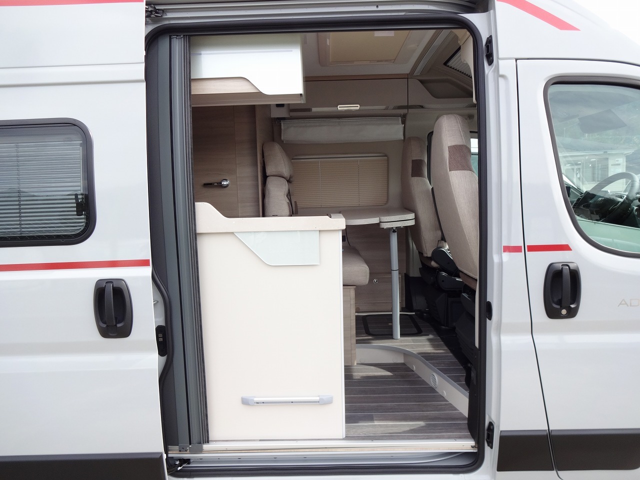 キャンピングカー バンコン ﾃﾞｭｶﾄ ﾛｰﾗｰﾁｰﾑ ﾘﾋﾞﾝｸﾞｽﾄｰﾝKJ　新車