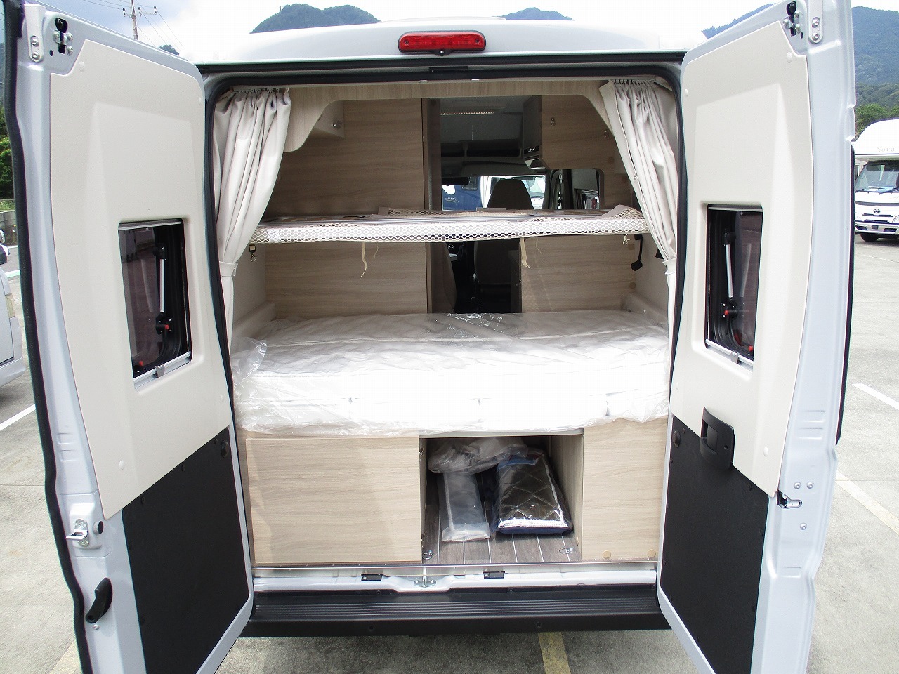 キャンピングカー バンコン ﾃﾞｭｶﾄ ﾛｰﾗｰﾁｰﾑ ﾘﾋﾞﾝｸﾞｽﾄｰﾝKJ　新車