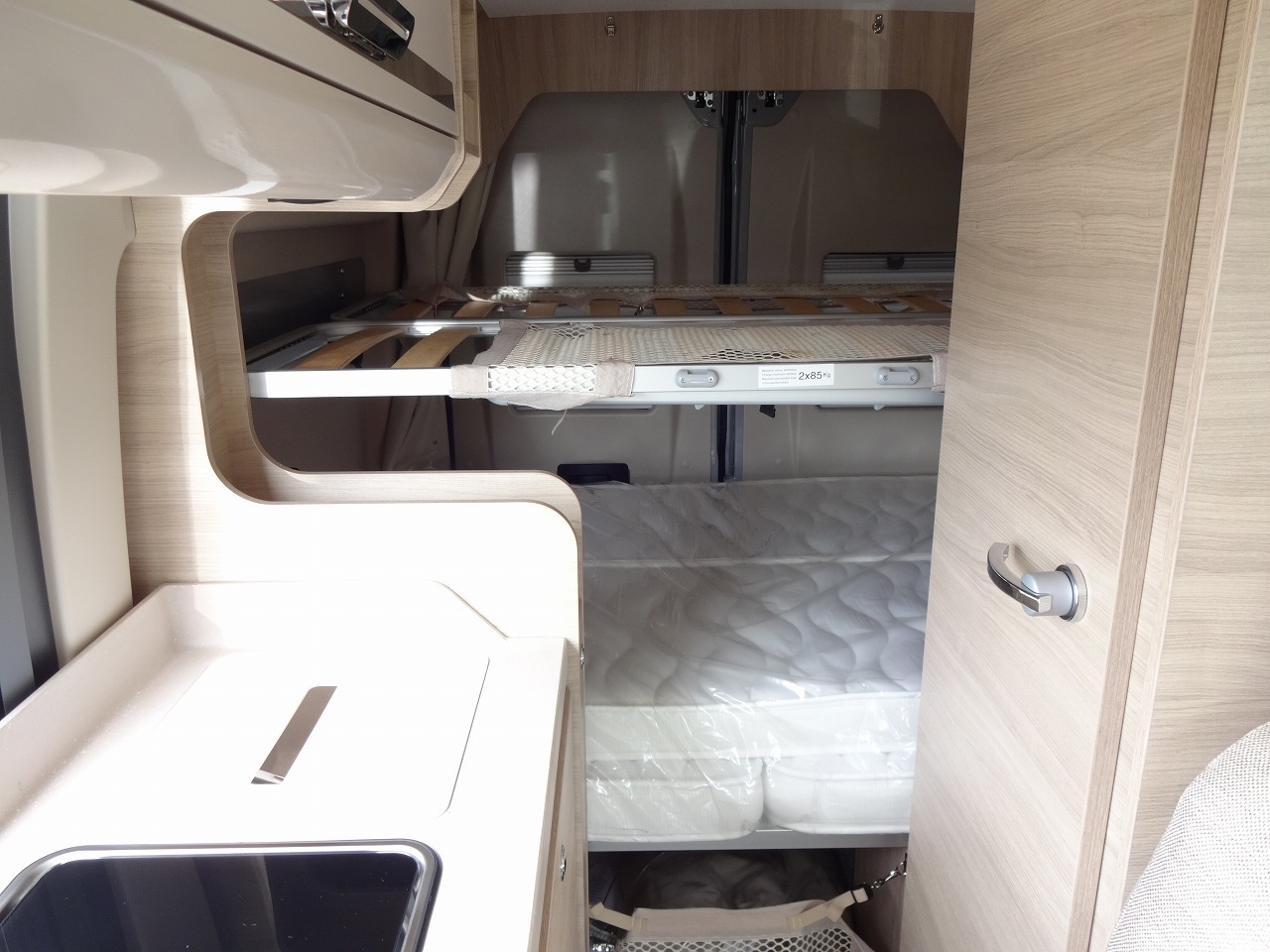 キャンピングカー バンコン ﾃﾞｭｶﾄ ﾛｰﾗｰﾁｰﾑ ﾘﾋﾞﾝｸﾞｽﾄｰﾝKJ　新車