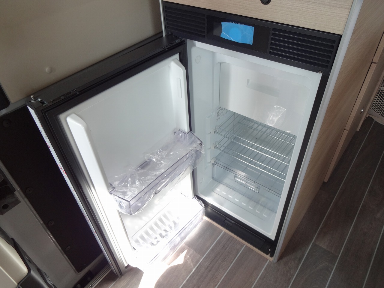 キャンピングカー バンコン ﾃﾞｭｶﾄ ﾛｰﾗｰﾁｰﾑ ﾘﾋﾞﾝｸﾞｽﾄｰﾝKJ　新車