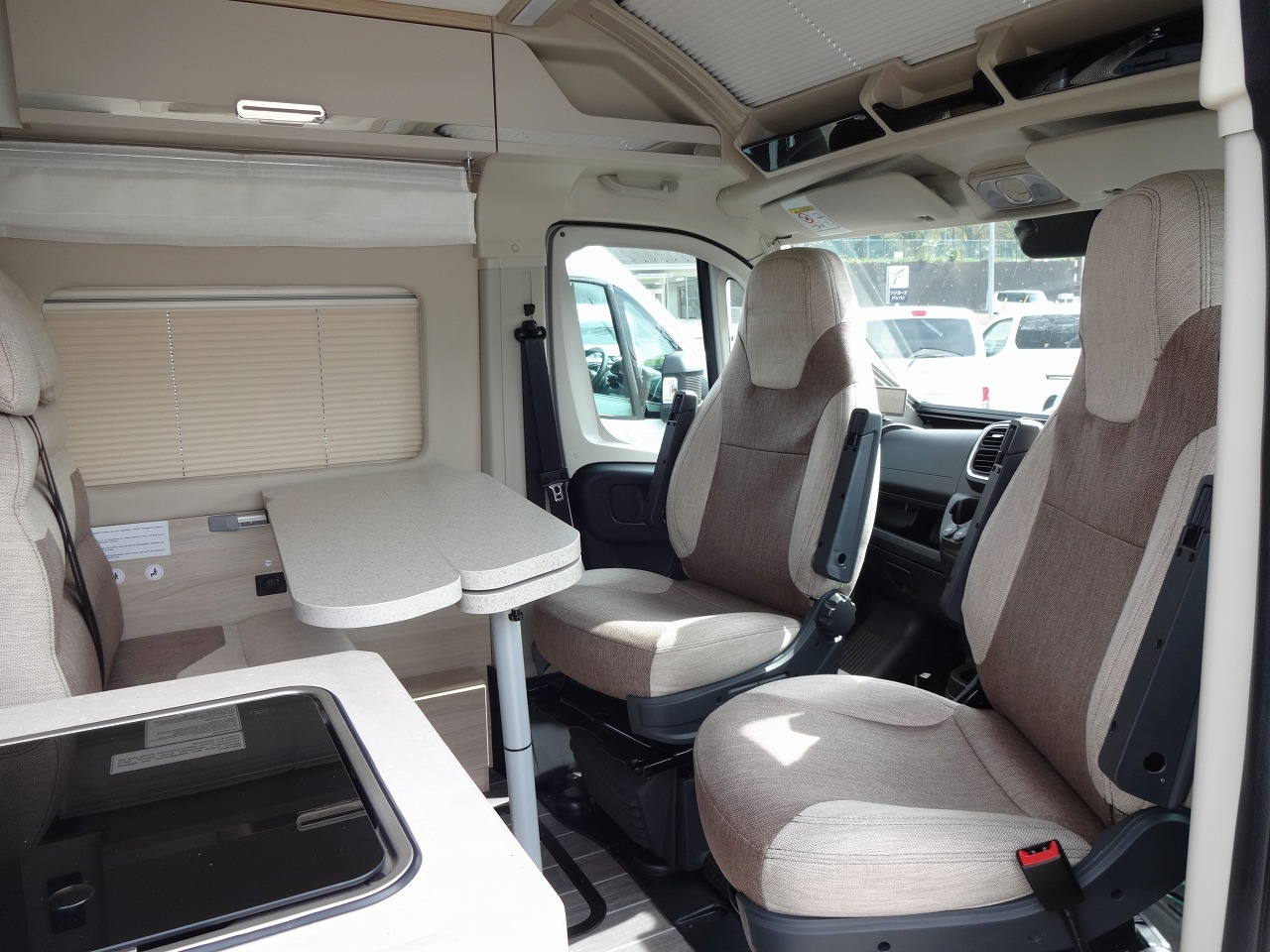 キャンピングカー バンコン ﾃﾞｭｶﾄ ﾛｰﾗｰﾁｰﾑ ﾘﾋﾞﾝｸﾞｽﾄｰﾝKJ　新車