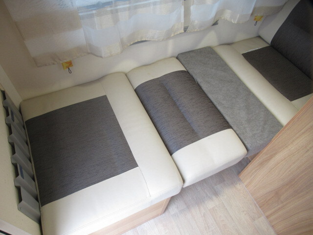 キャンピングカー トレーラー ﾄﾘｶﾞﾉ ｴﾒﾛｰﾄﾞ376Vｴﾃﾞｨｼｮﾝ