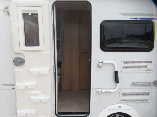 キャンピングカー トレーラー ﾄﾘｶﾞﾉ ｴﾒﾛｰﾄﾞ376Vｴﾃﾞｨｼｮﾝ