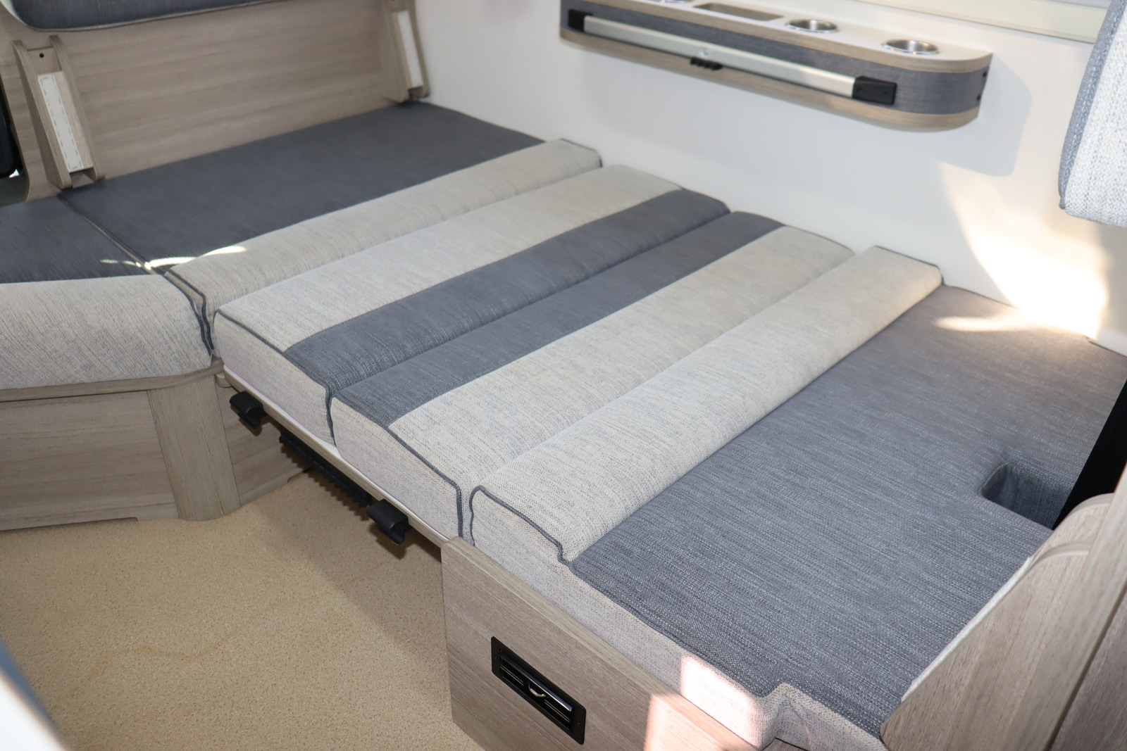 キャンピングカー キャブコン ｶﾑﾛｰﾄﾞ 東和 ｳﾞｫｰﾝﾉｲﾝ　家庭用ｴｱｺﾝ