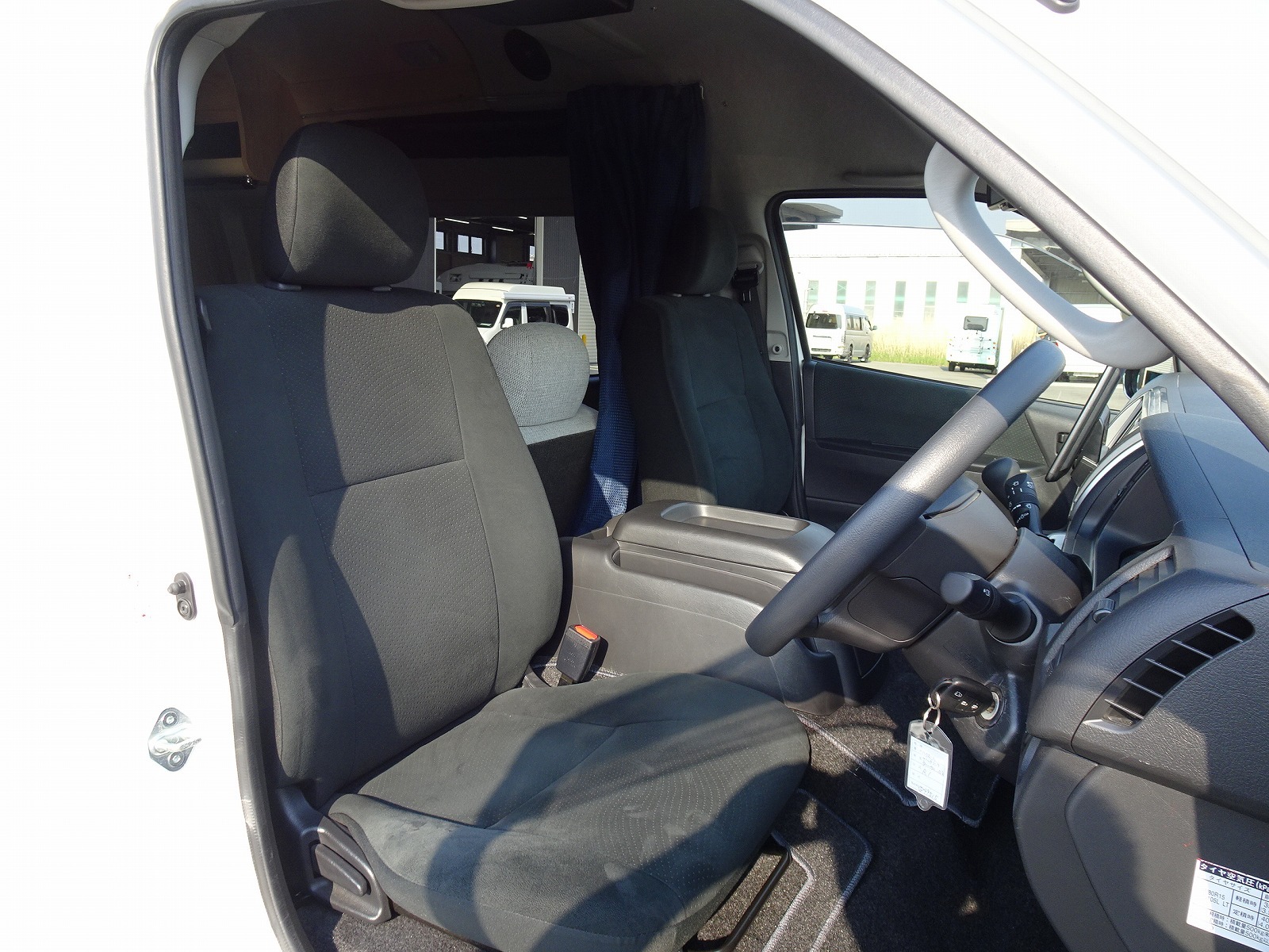 キャンピングカー バンコン ﾊｲｴｰｽ ﾃﾞﾙﾀﾘﾝｸ ﾀﾞｰｳｨﾝQ3 4WD