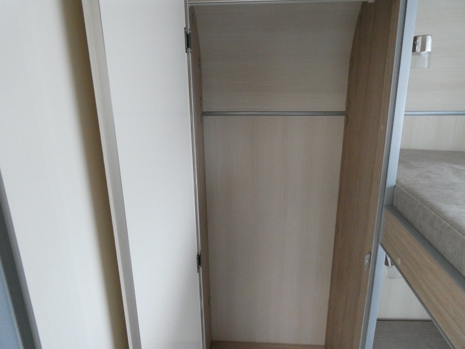 キャンピングカー トレーラー ｻﾌｧﾘ　330DL　けん引免許不要