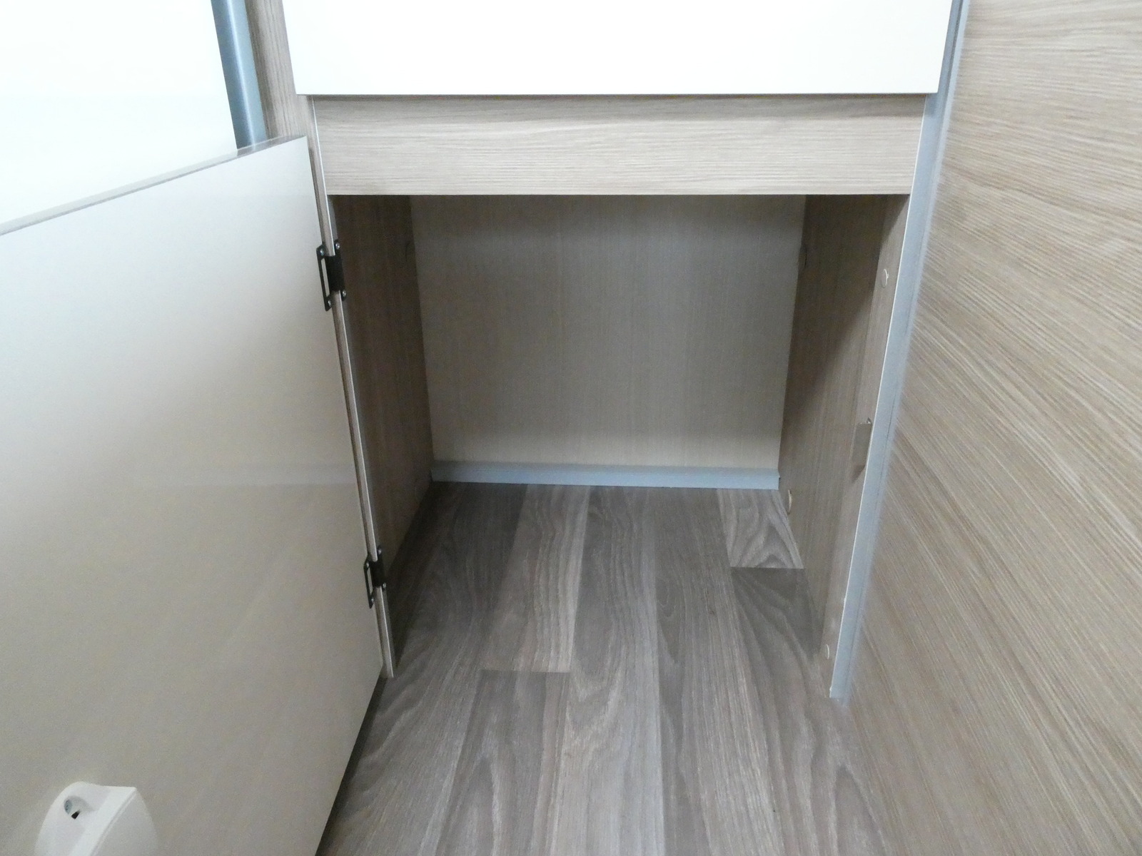 キャンピングカー トレーラー ｻﾌｧﾘ　330DL　けん引免許不要