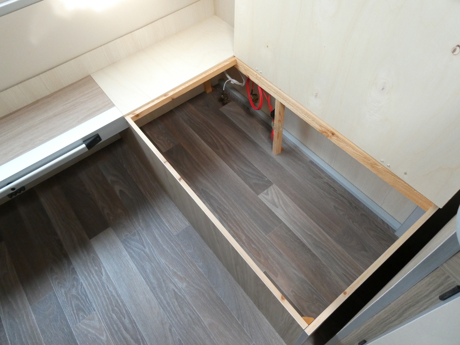 キャンピングカー トレーラー ｻﾌｧﾘ　330DL　けん引免許不要